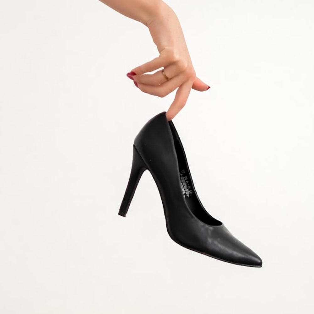 Black Pointed Pumps, detail view 3