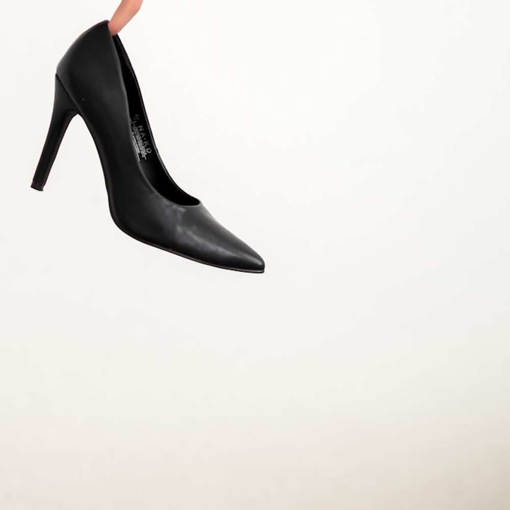 Black Pointed Pumps, detail view 4